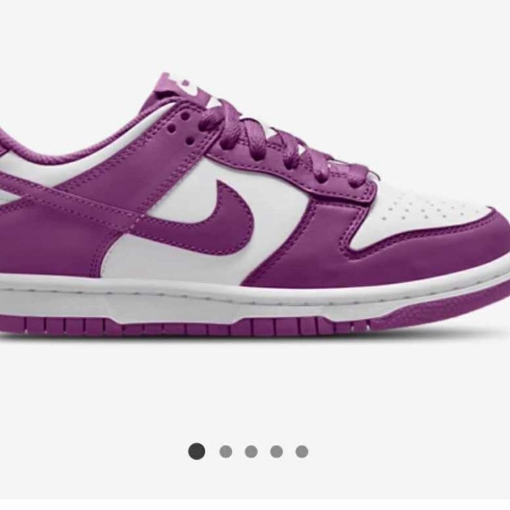 Nike Kids Sneakers in Purple and White